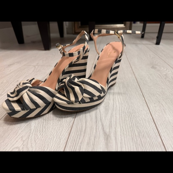 NEVER BEEN WORN Kate Spade Janae Wedges - Picture 2 of 6